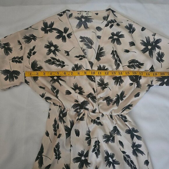 n/t Women's Beige & Black Floral Elastic Waist V-Neckline Maxi Dress Size Small - Picture 8 of 13